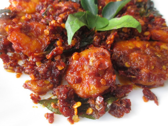 Dry Red Chilli Prawns Fry Recipe - നാടൻ ചെമ്മീൻ ഫ്രൈ - Kerala Recipe