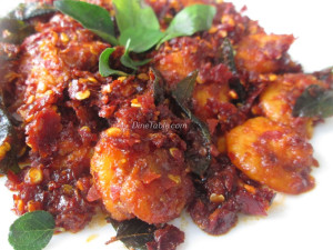 Dry Red Chilli Prawns Fry Recipe - നാടൻ ചെമ്മീൻ ഫ്രൈ - Homemade Recipe