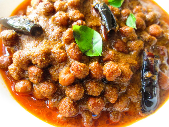 Varutharacha Kadala Curry / Chickpeas Curry / Kadala Recipe