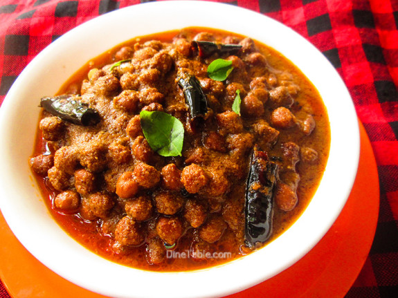 Varutharacha Kadala Curry / Chickpeas Curry / Vegetarian