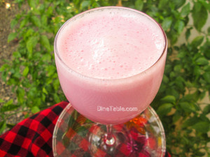 Strawberry Yogurt Banana Smoothie / Nutritious