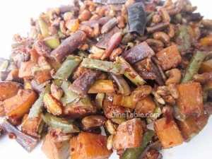 Kaya Achinga Payar Mezhukkupuratti / Easy Side Dish