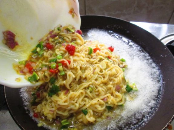 Maggi Noodle Omelette Recipe / Spicy Omelette