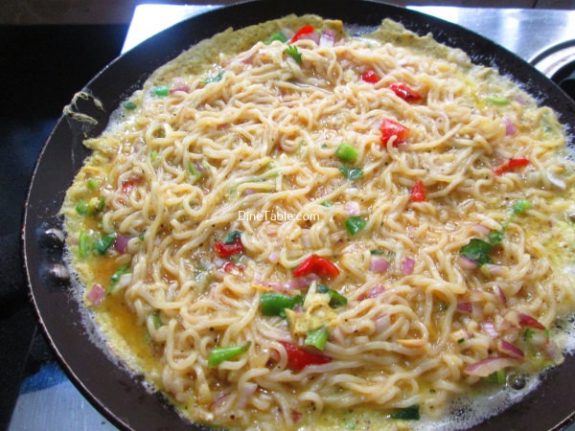 Maggi Noodle Omelette Recipe / Crunchy Omelette