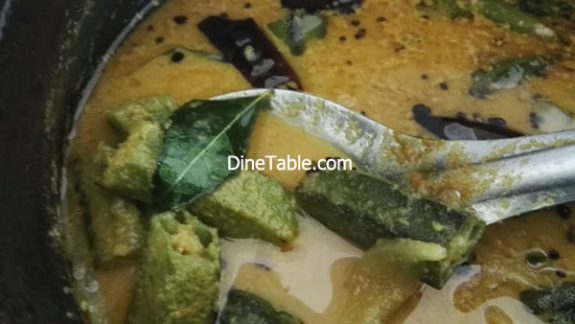 Vandakka Varutharachathu Recipe - Onam Special Kerala Recipe - Kerala Style Vandakka Varutharacha Curry