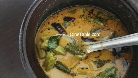 Vandakka Varutharachathu Recipe - Easy Onam Special Kerala Recipe - Kerala Style Vandakka Varutharacha Curry