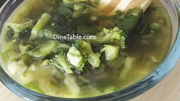 Green Soup with Broccoli, Spinach and Beans - Diet Soup Recipes