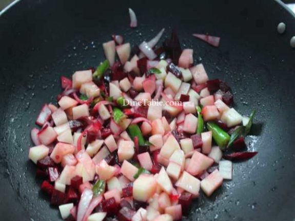 Beetroot Potato Mezhukkupuratti Recipe - Yummy Dish 