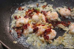 Spicy Garlic Prawns Recipe - Crunchy Dish